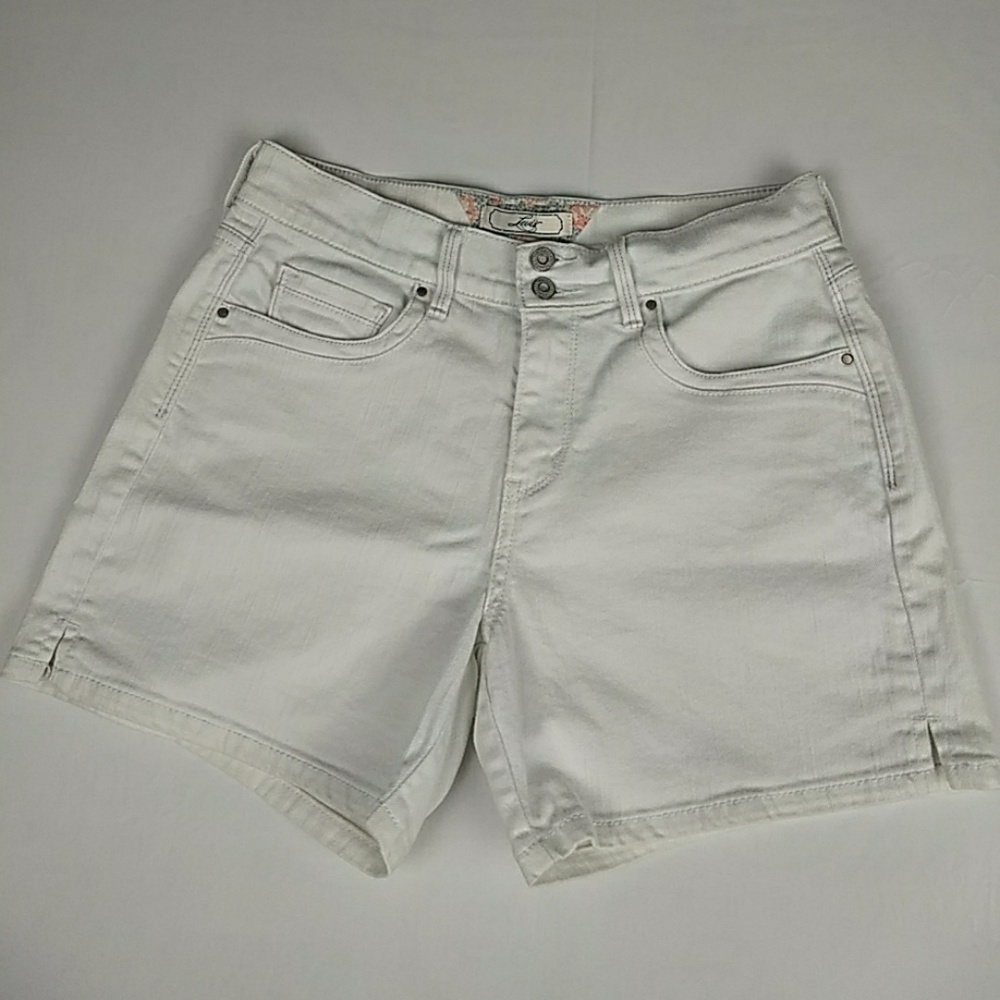 Levi's Women's White Shorts Size 6